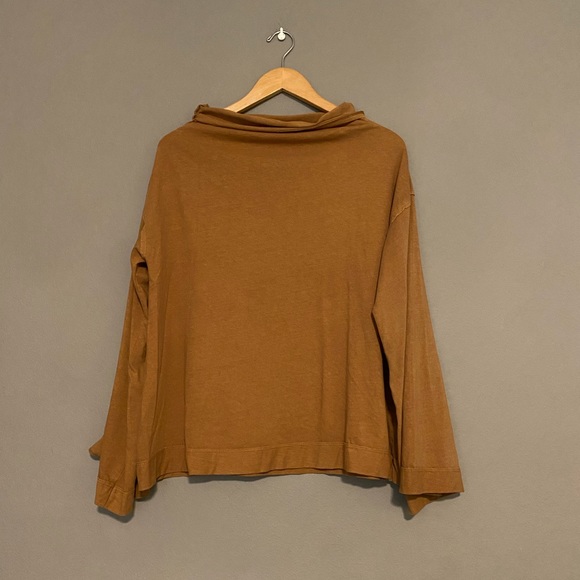 Free People XS Taupe Supernova Turtleneck Top NWT - Picture 4 of 9